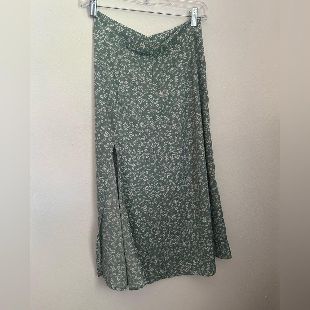 Mid length skirt